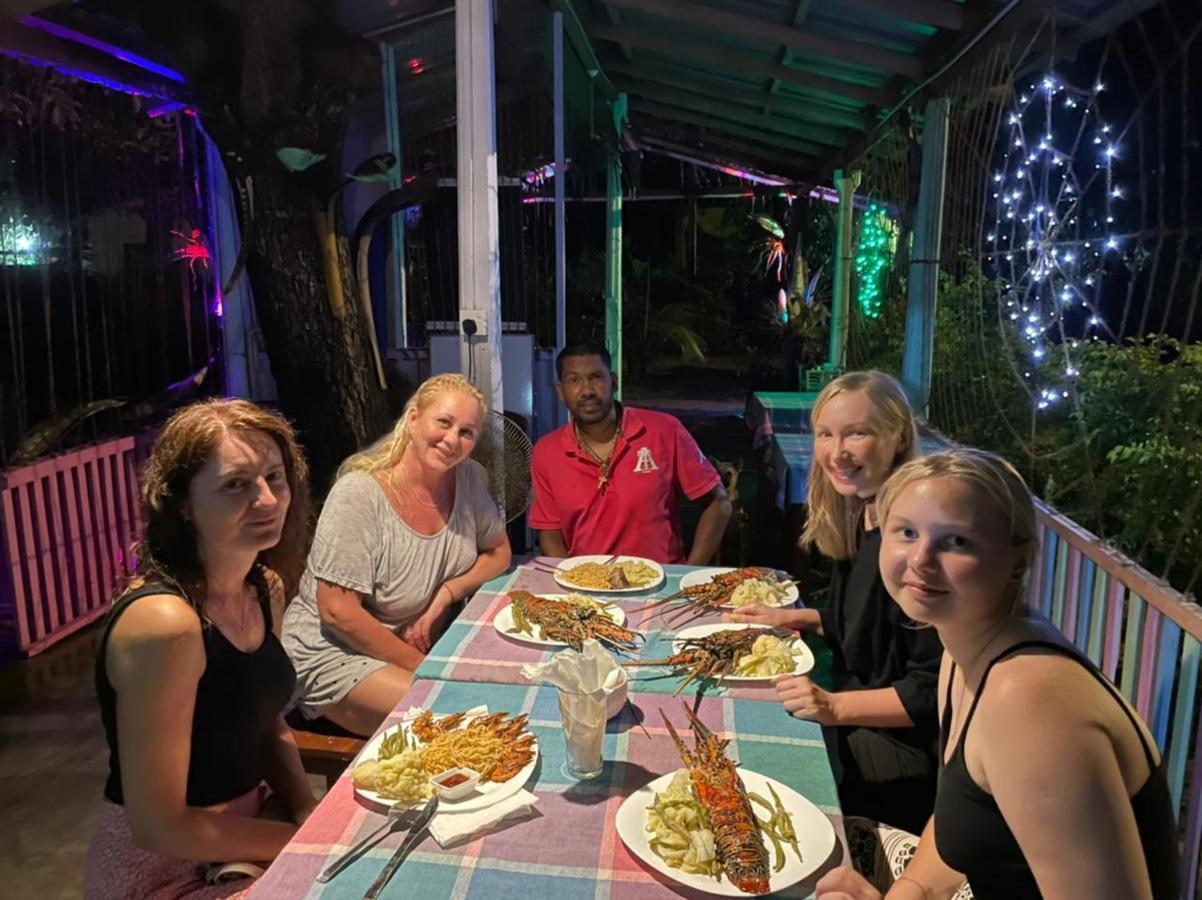 טרינקומאלה Elena Garden Resort And Restaurant מראה חיצוני תמונה
