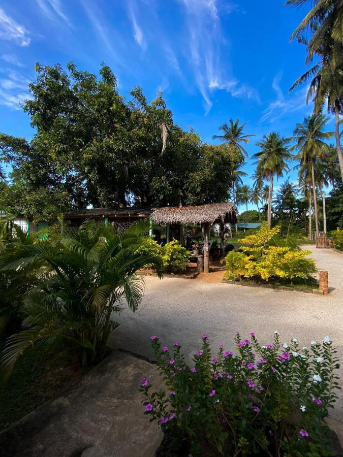 טרינקומאלה Elena Garden Resort And Restaurant מראה חיצוני תמונה