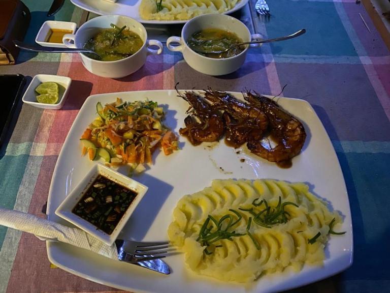 טרינקומאלה Elena Garden Resort And Restaurant מראה חיצוני תמונה